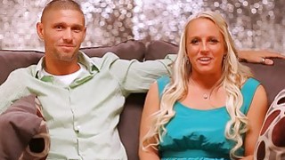 Married couple search for a threesome partner in Vegas