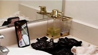 Seorang gadis haus yang menyukai ayam besar771zm