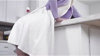 Aku menyerah pada saudara tiriku dan dia meniduri mehowjz