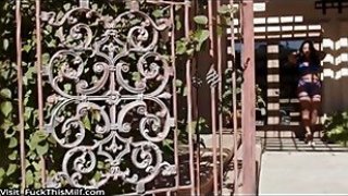 August skye - kurvanya bagus sekali