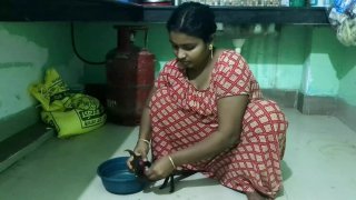 Desi Istri Panas India Deluwara Khatun Memasak dan bercinta di HD