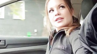 Remaja Alessandra Jane dihancurkan oleh orang asing di dalam mobil