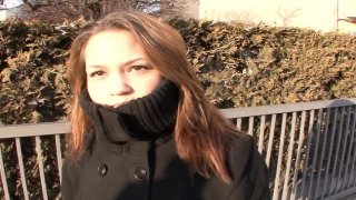 Gadis amatir Jerman mendapat creampied di kamar tidur - aksi blow job dan doggy style