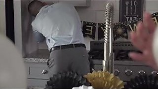 Resolusi Tahun Baru saya adalah saudara tiri saya Pussyhai3z