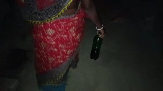 Desi bhabhi outdoor anal fuck - Big ass India Bibi mendapatkan seks kasar