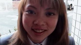 Pelacur remaja terangsang Miyuki Houziyou masturbasi di toilet