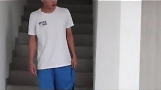 Aku selingkuh dengan ibu tiriku dan akhirnya bercinta di sini
