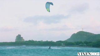 Vixen menelan malaikat pirang emily wajah dengan teman-teman pasangan berayun
