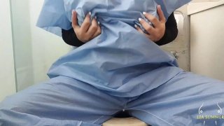 Perawat nakal basah di kamar mandi setelah melihat ayam besar pasien - mou smith