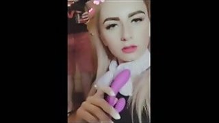 Pelacur mungil pekerjaan pukulan merekam dirinya sedang kacau dengan milf anal creampie besar
