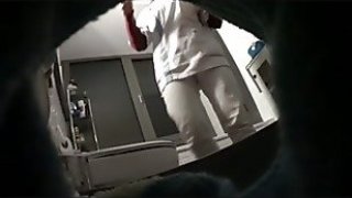 Ibu tiri Australia mengintip ke dalam kamar mandi