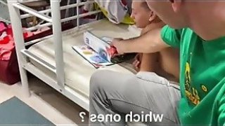 Dia menahannya sementara dia mengerang