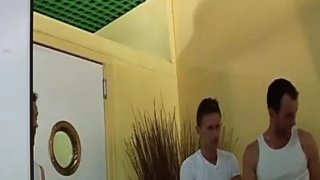 Gadis perancis yang menakjubkan nathalie vanadis salon pijat penetrasi ganda seks bertiga