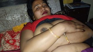 Pinky Bhabhi Fingers Vagina basah dan menyemprotkan video India buatan sendiri yang panas
