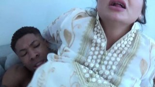 Istri Arab Mengambil BBC Threesome - Aksi Cuckold Amatir Panas