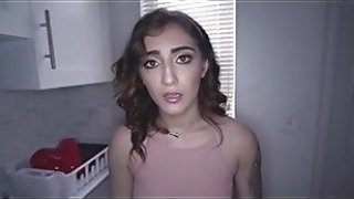 Pengasuh remaja remaja seksi menjadi kacau setelah tertangkap pantat besar cumshot milf