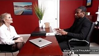 Fired Slimthick Vic bertekad untuk mendapatkan pekerjaannya kembali, bahkan jika itu berarti mengambil bosnya bbcfkdiak