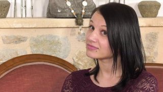 Threesome pertama MILF Jerman dengan 2 orang - Brunette amatir panas mengisap ayam besar