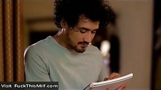 Nakal milf rayveness flash payudara alami yang besar sambil ditarik oleh artis Stepson