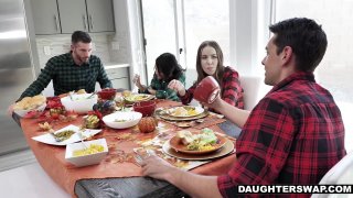 Jika ini Thanksgiving, maka sudah waktunya untuk DaughterSwap