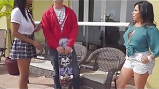 Pantat besar cantik sayang nia nacci punya ayam besar untuk bermain dengan anal creampie milf