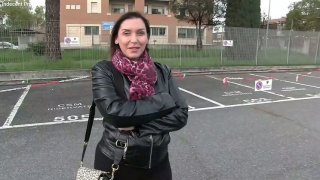 Curvy itali milf anal bercinta di luar ruangan - pov buatan sendiri amatir dengan air mani menelan