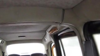 Perempuan Santa dan pacar peri berhubungan seks di taksi palsu