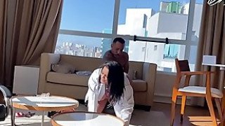 Saya baru saja pergi untuk istirahat dan gadis nakal itu tidak membiarkan saya dan jatuh ke penisnya