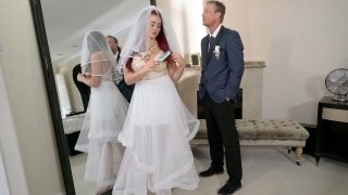 Ryan McLane ingin merayu pengantin perempuan Skyla Novea